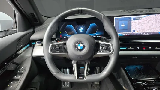 BMW 5 Series (G60) 520i M 2024 12