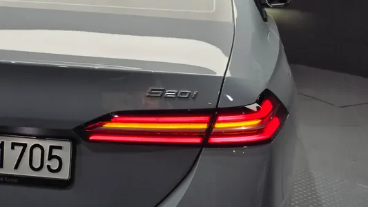 BMW 5 Series (G60) 520i M 2024 23