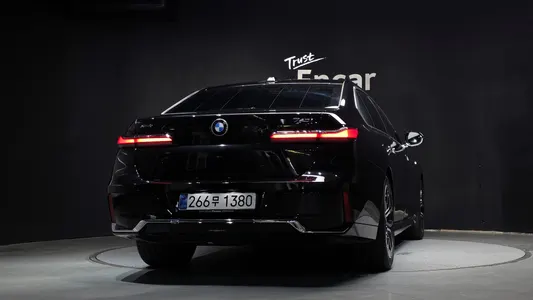 BMW 7 Series (G70) 740i xDrive M 2025 4