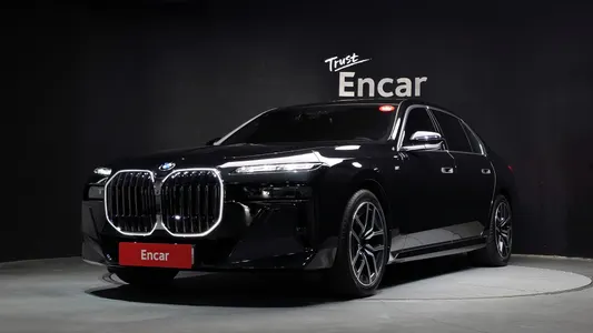BMW 7 Series (G70) 740i xDrive M 2025