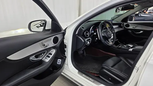 Mercedes-Benz C-Class W205 C220 d 2015 10