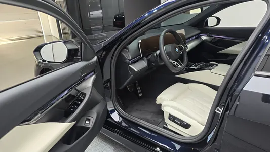 BMW 5 Series (G60) 523d M 2025 10