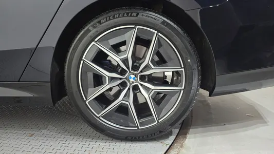 BMW 5 Series (G60) 523d M 2025 21