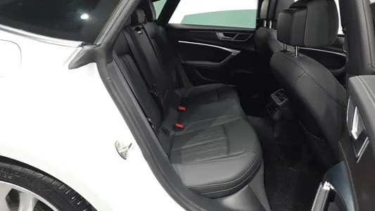 Audi A7 (4K) 45 TDI 2022 11