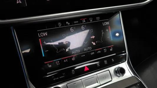 Audi A7 (4K) 45 TDI 2022 32