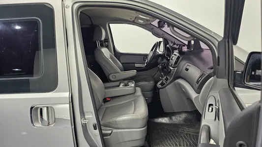 Hyundai Grand Starex 2015 10
