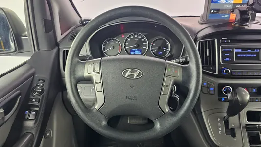 Hyundai Grand Starex 2015 13