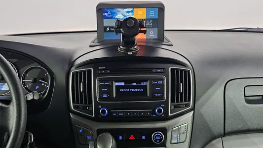 Hyundai Grand Starex 2015 14