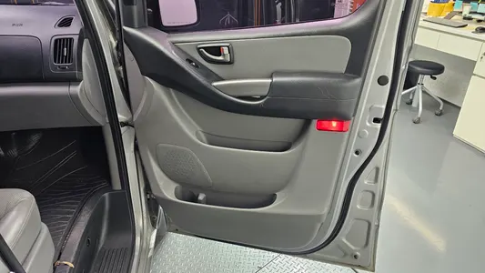 Hyundai Grand Starex 2015 25