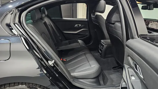 BMW 3 Series (G20) 320i M 2025 12