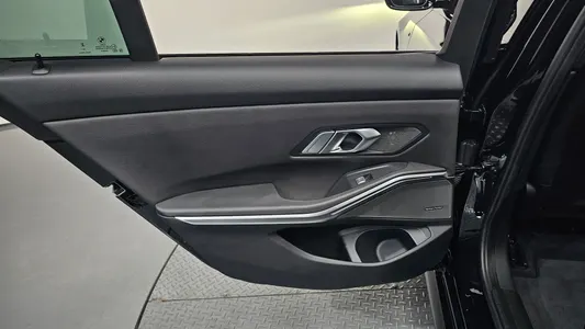 BMW 3 Series (G20) 320i M 2025 25