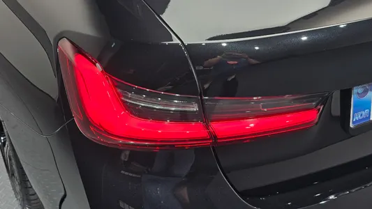 BMW 3 Series (G20) 320i M 2025 23