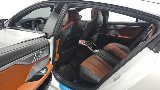 BMW 8 Series (G15) M850i xDrive 2025 11
