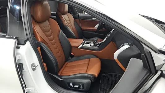 BMW 8 Series (G15) M850i xDrive 2025 12