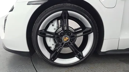 Porsche 타이칸 GTS 2024 5