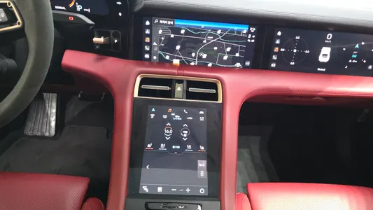 Porsche 타이칸 GTS 2024 13
