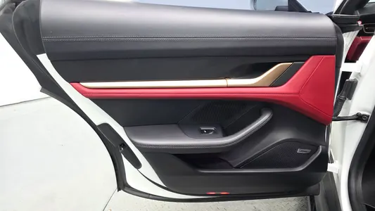 Porsche 타이칸 GTS 2024 26