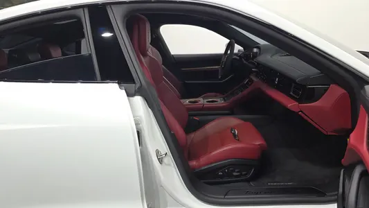 Porsche 타이칸 GTS 2024 27