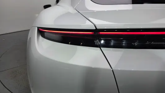 Porsche 타이칸 GTS 2024 24