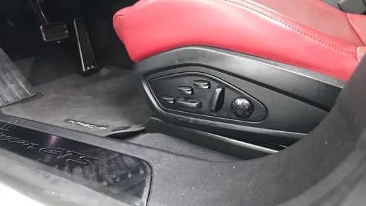 Porsche 타이칸 GTS 2024 32