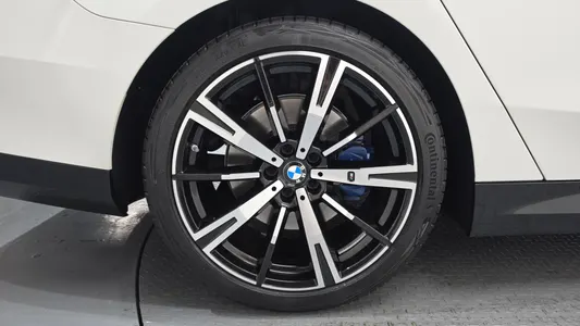 BMW 5 Series (G60) 530i xDrive M 2025 5