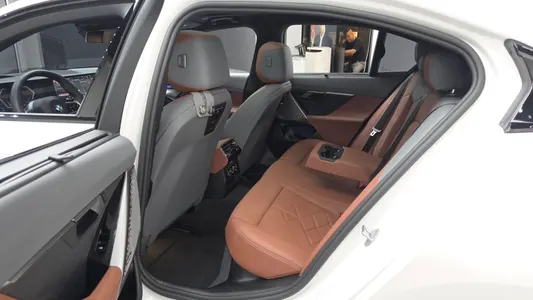 BMW 5 Series (G60) 530i xDrive M 2025 11