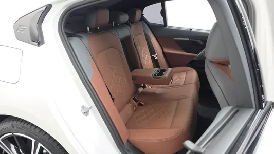 BMW 5 Series (G60) 530i xDrive M 2025 12
