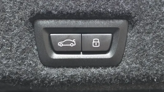 BMW 5 Series (G60) 530i xDrive M 2025 18