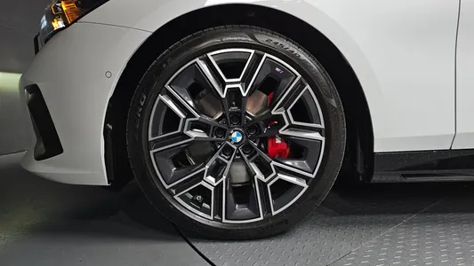 BMW 5 Series (G60) 530i xDrive M 2025 4