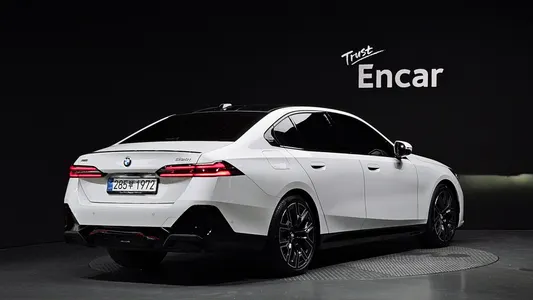 BMW 5 Series (G60) 530i xDrive M 2025