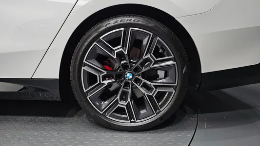 BMW 5 Series (G60) 530i xDrive M 2025 21