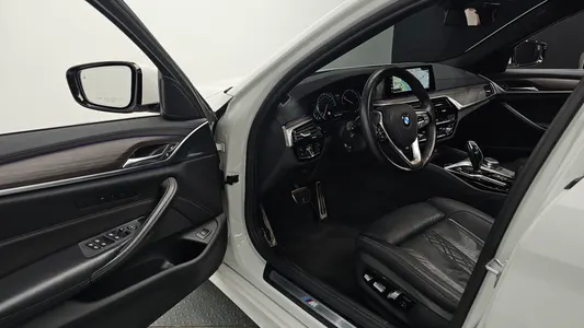 BMW 5 Series (G30) 520d xDrive M 2017 10