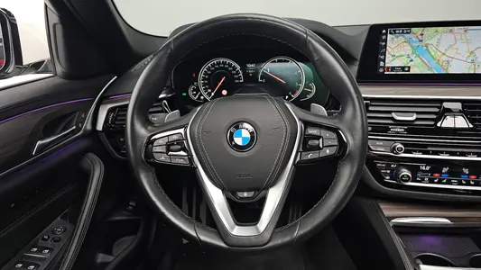 BMW 5 Series (G30) 520d xDrive M 2017 12