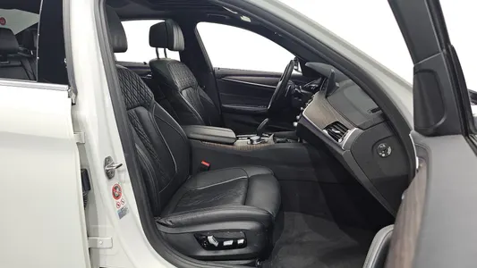 BMW 5 Series (G30) 520d xDrive M 2017 9