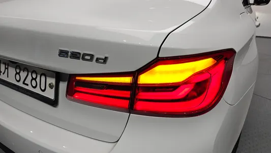 BMW 5 Series (G30) 520d xDrive M 2017 23