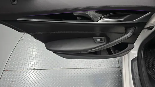 BMW 5 Series (G30) 530i 2020 25