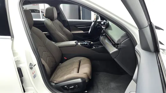 BMW 5 Series (G60) 520i 2024 26