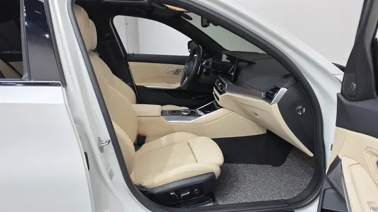 BMW 3 Series (G20) 320i M 2024 26