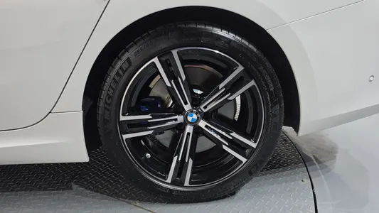 BMW 3 Series (G20) 320i M 2024 21