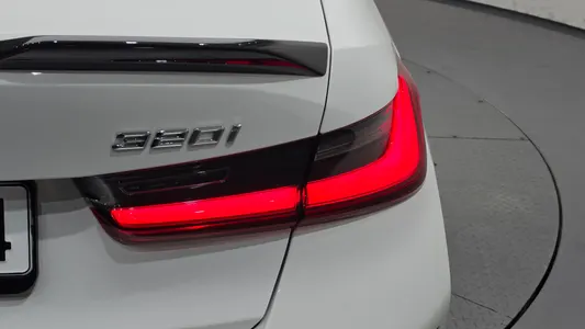BMW 3 Series (G20) 320i M 2024 23