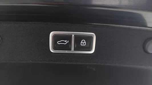 Hyundai (GN7) 2.5 2WD 2023 17