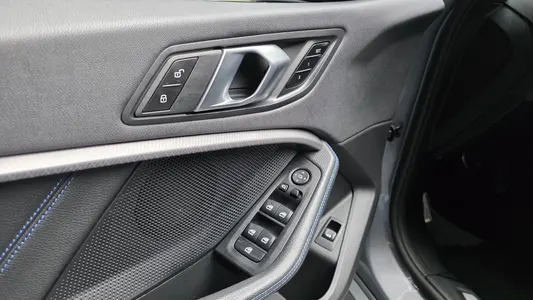 BMW 1 Series (F40) 120i M 2023 19