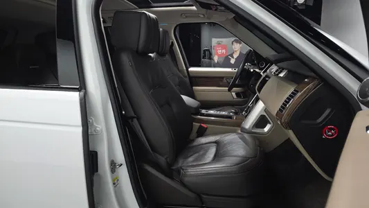 Land Rover 4 4.4 SDV8 Vogue SE 2018 11