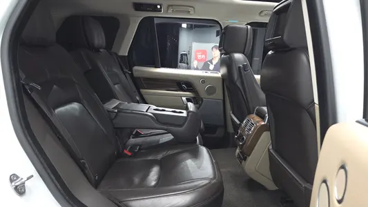 Land Rover 4 4.4 SDV8 Vogue SE 2018 12