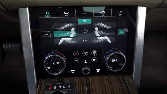 Land Rover 4 4.4 SDV8 Vogue SE 2018 16