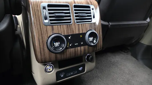 Land Rover 4 4.4 SDV8 Vogue SE 2018 31
