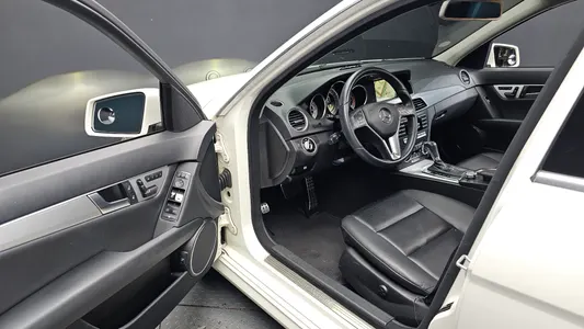 Mercedes-Benz C-Class W204 C200 CGI 2012 10