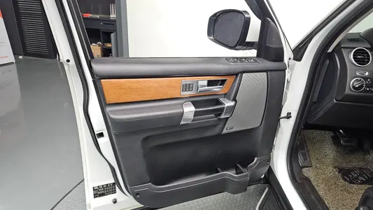 Land Rover 4 3.0 SDV6 SE 2016 24