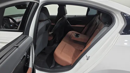 BMW 5 Series (G60) 530i xDrive M 2026 26