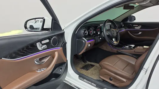 Mercedes-Benz E-Class W213 E220d 2018 10